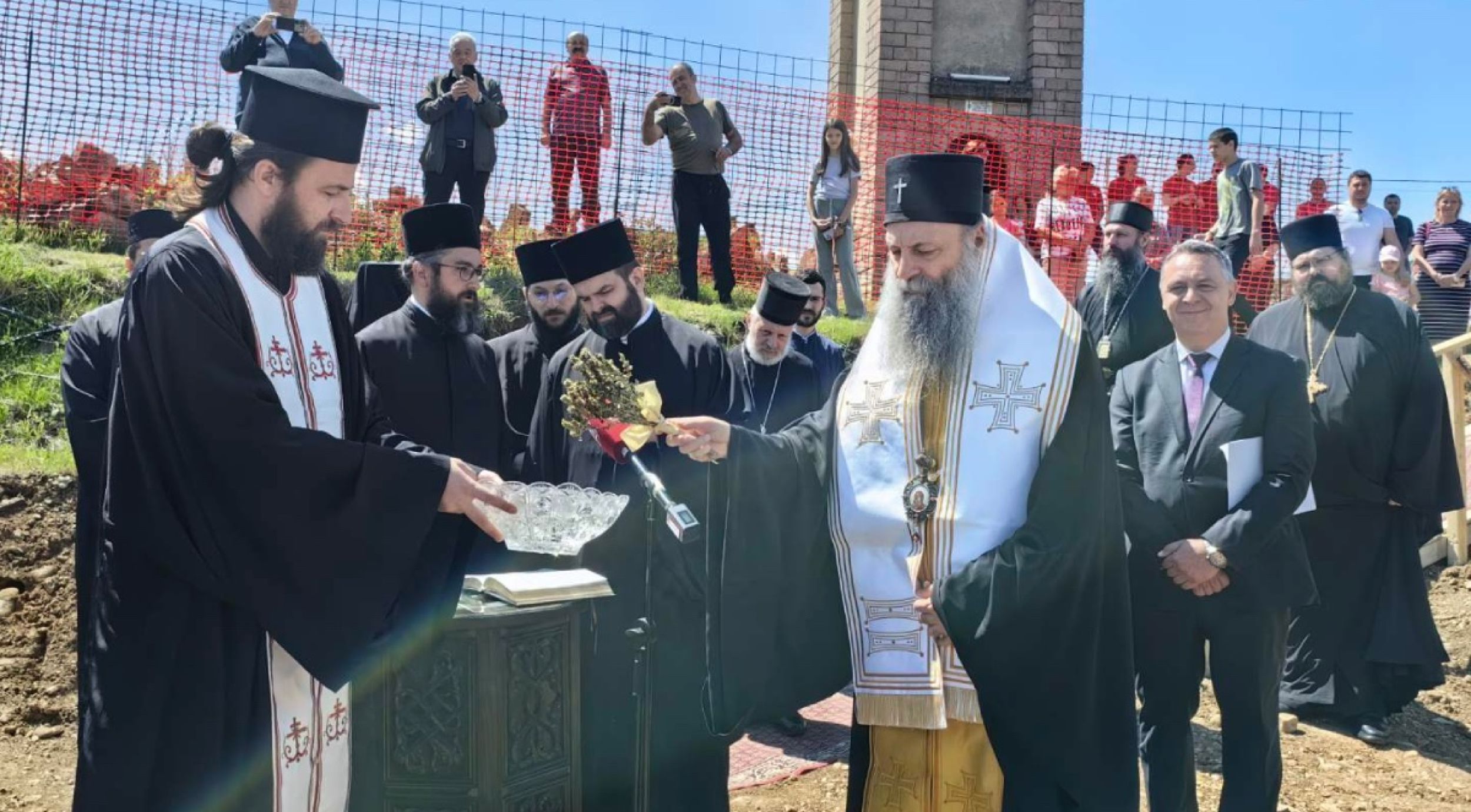 Патријарх Порфирије у Дежеви: Ово је родно место свакога од нас!