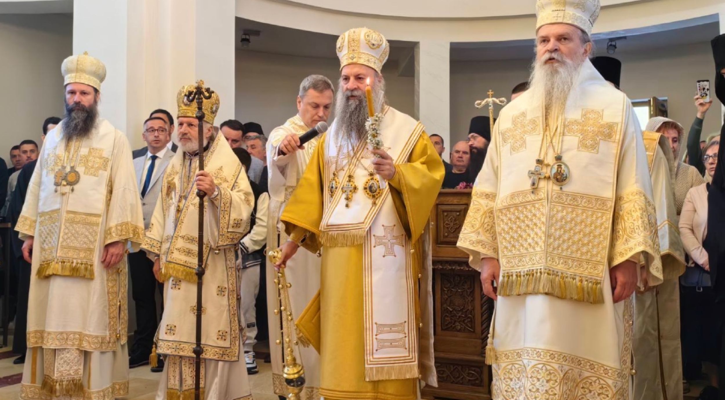 Патријарх Порфирије у Дежеви: Свети Сава је наш народ увео у тајну Крста и Васкрсења Христовог!