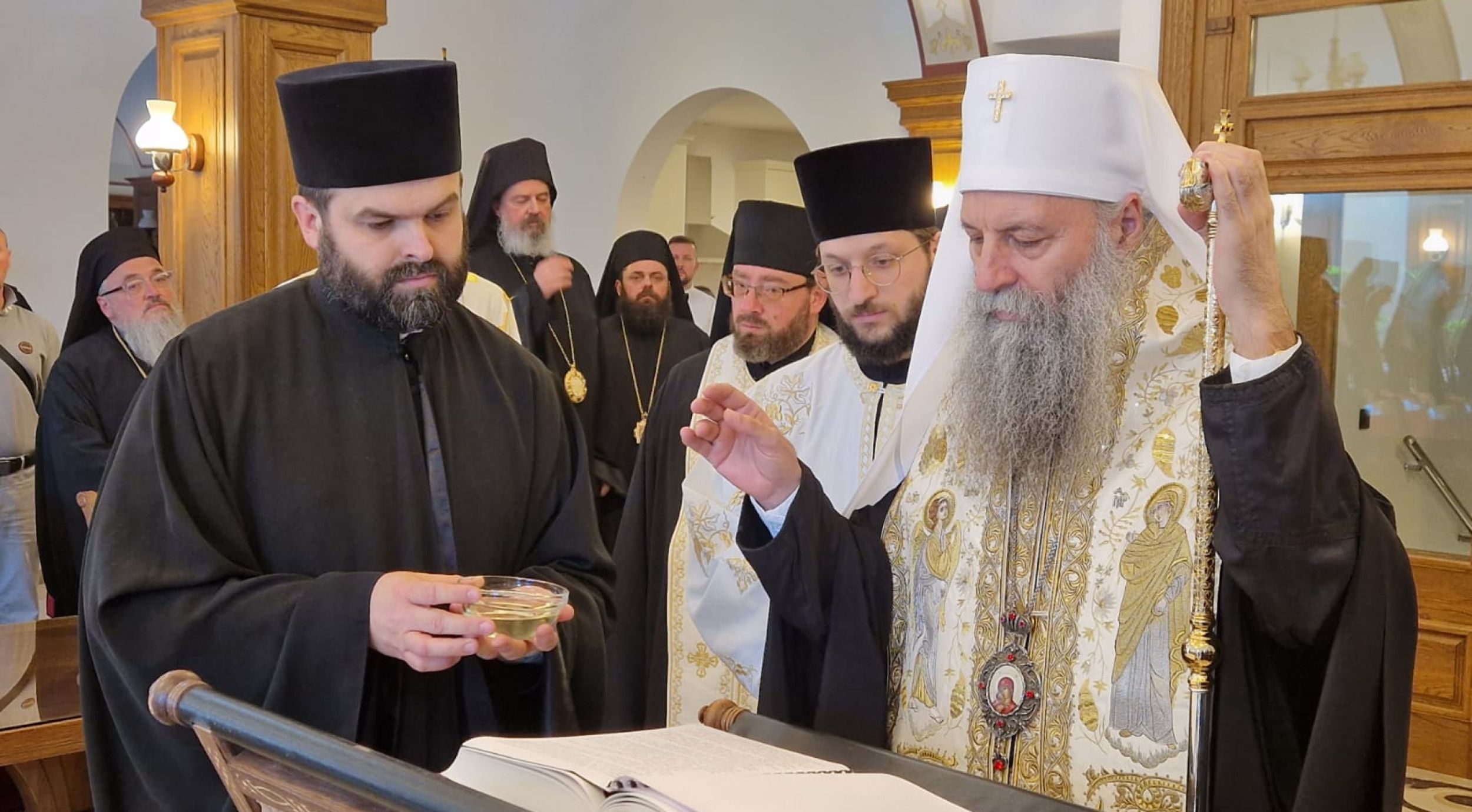 Патријарх Порфирије освештао нови конак у манастиру Туману где ће сутра служити и свету Литургију