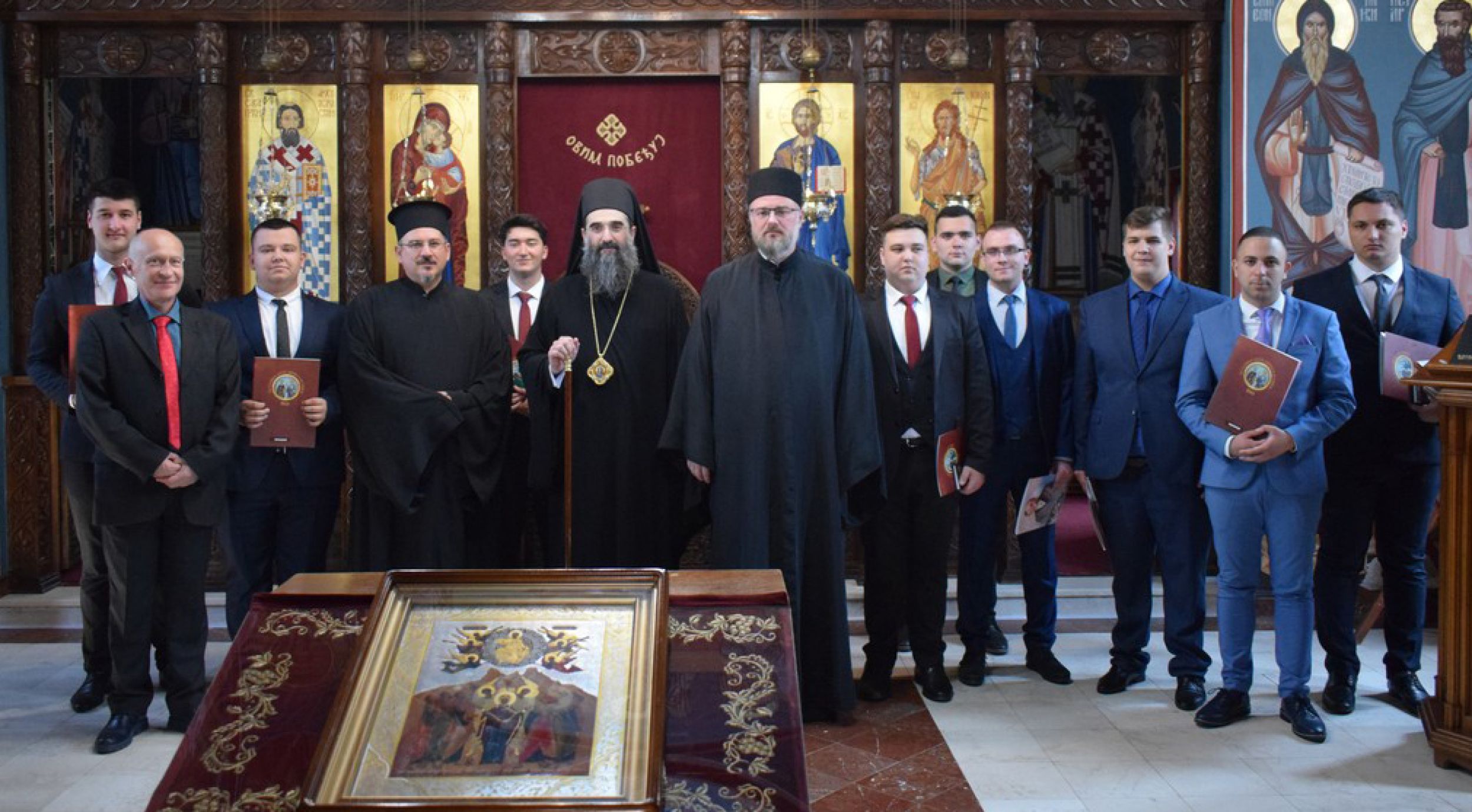 Додела диплома у Богословији у Нишу