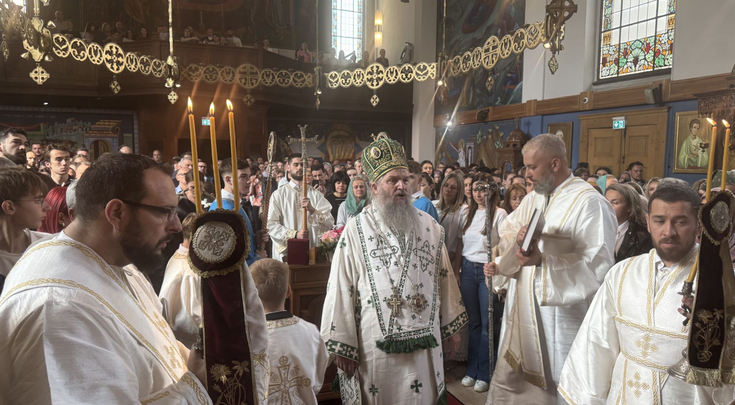Владика Андреј: Дух Свети нас учи да смо, као деца Божја, позвани да живимо у заједници, љубави и истини