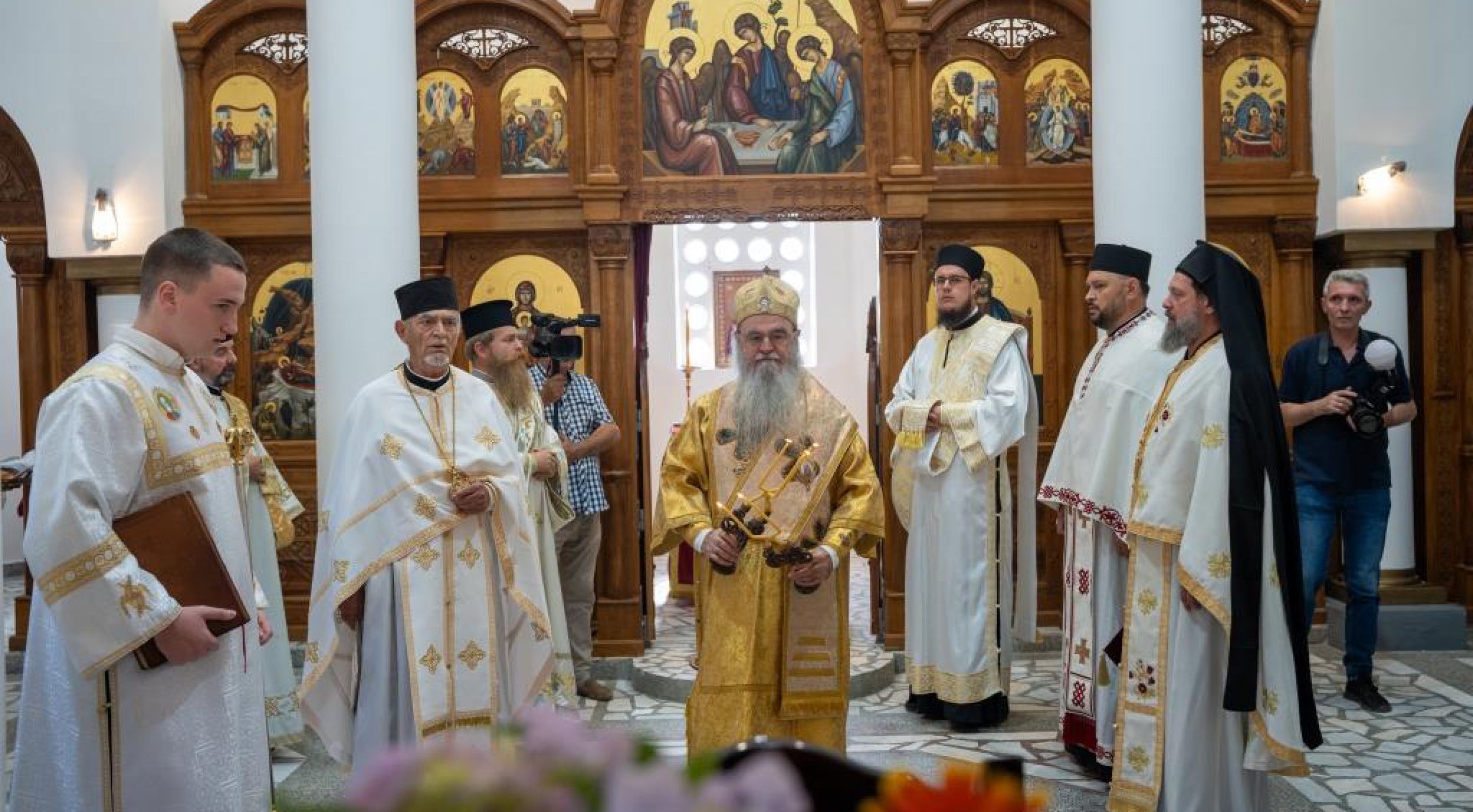 Владика Давид освештао темеља парохијског дома у Рашевици
