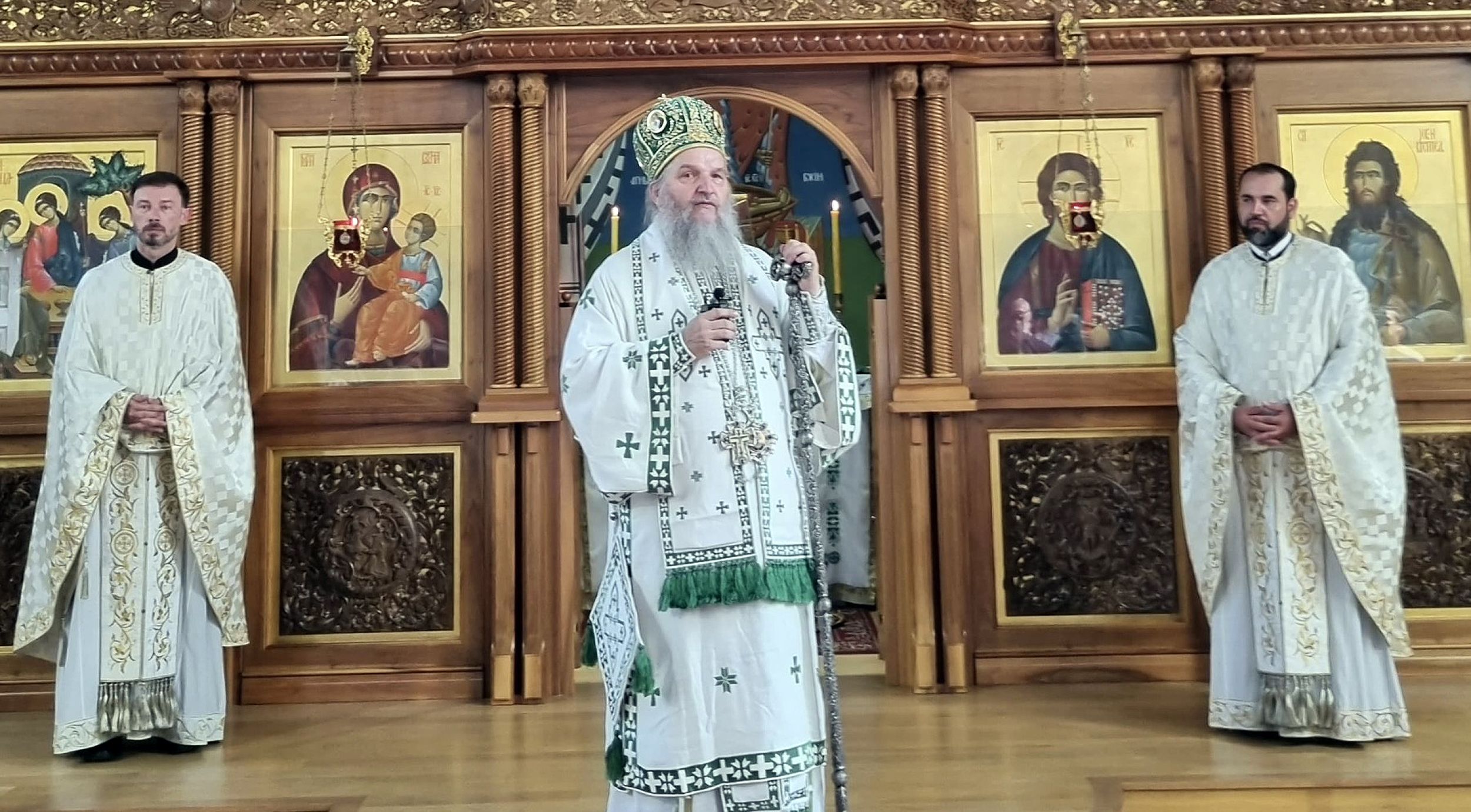 Владика Андреј: Будимо сведоци Васкрсења у свакодневном животу, у породици, на послу, у односу према ближњима