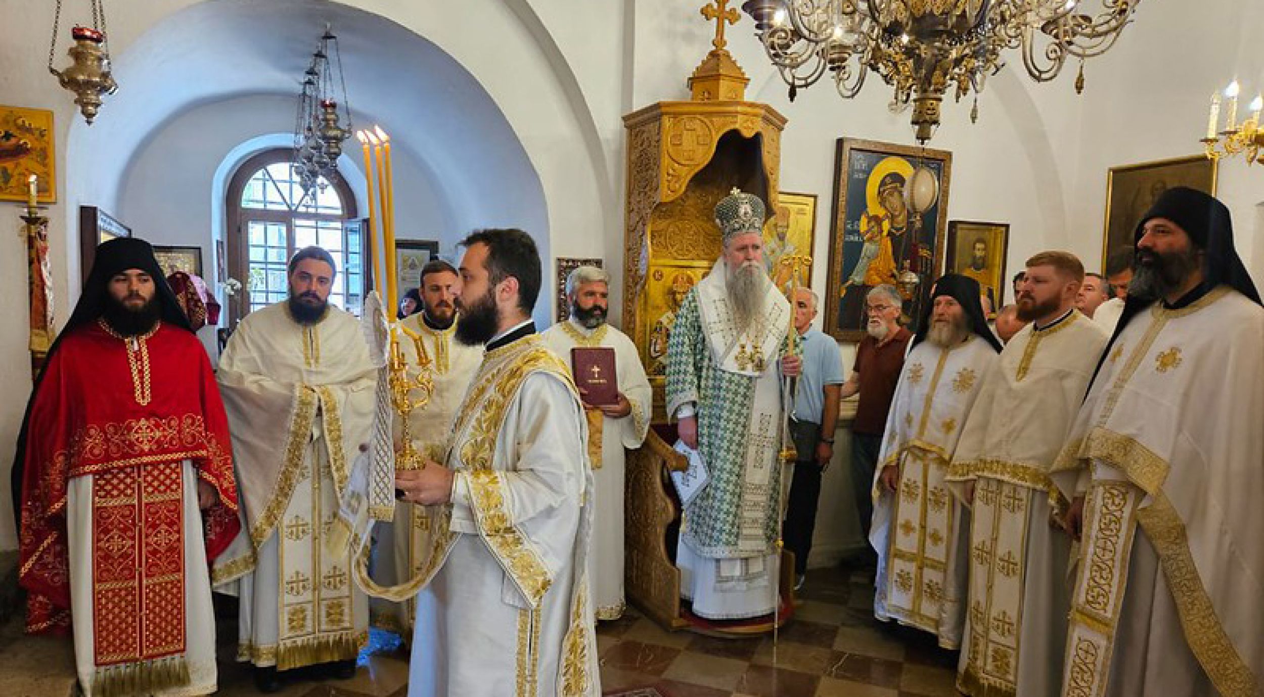 Цетиње: Литругија крај деснице Претече Господњег