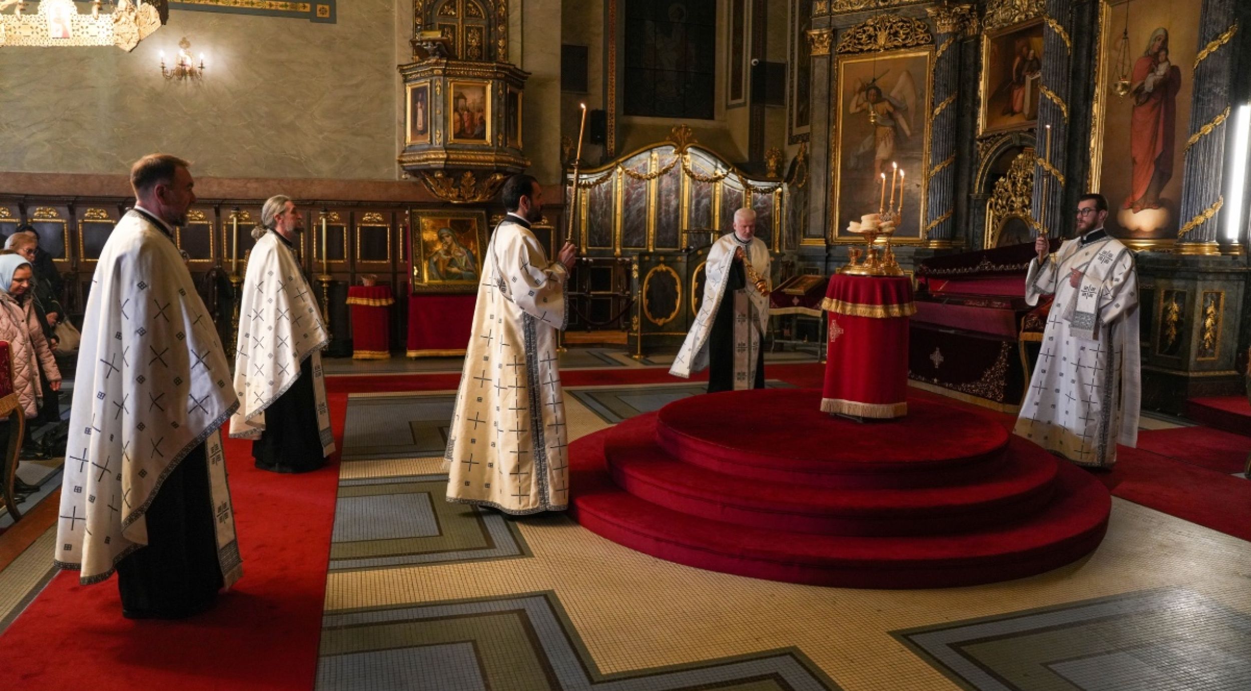 Празнично бденије уочи славе београдског Саборног храма Светог архангела Михаила