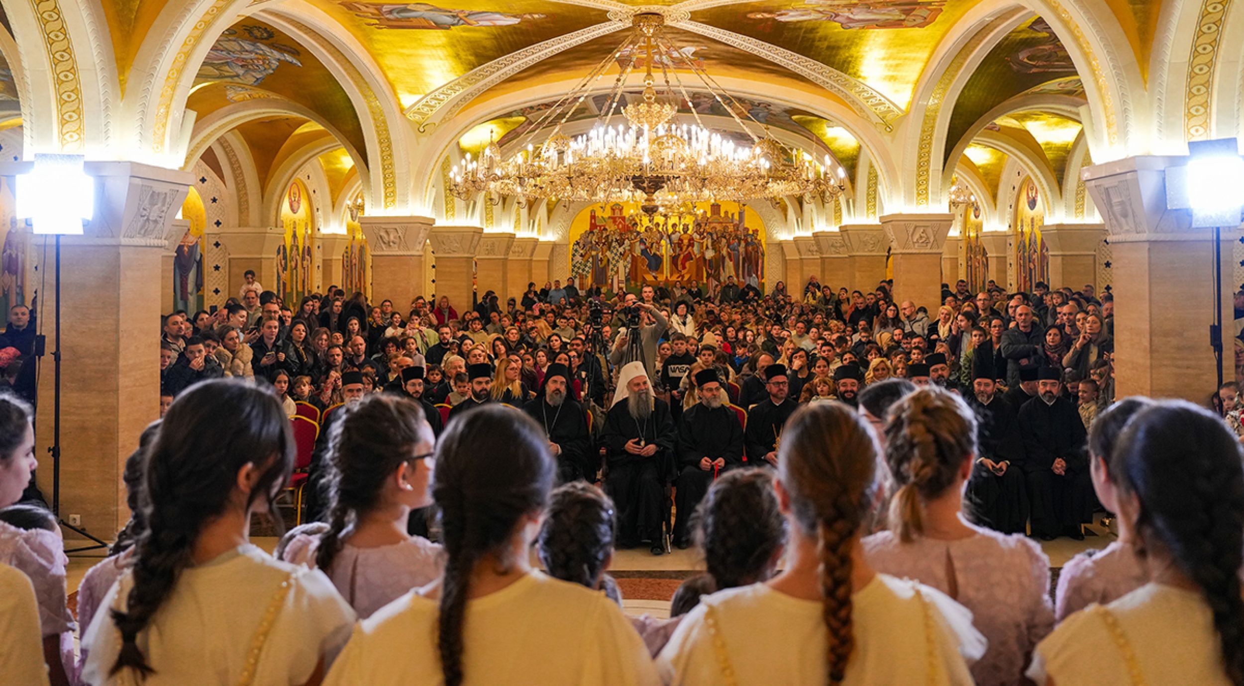 Патријарх Порфирије на Детињце богослужио у храму Светог Саве