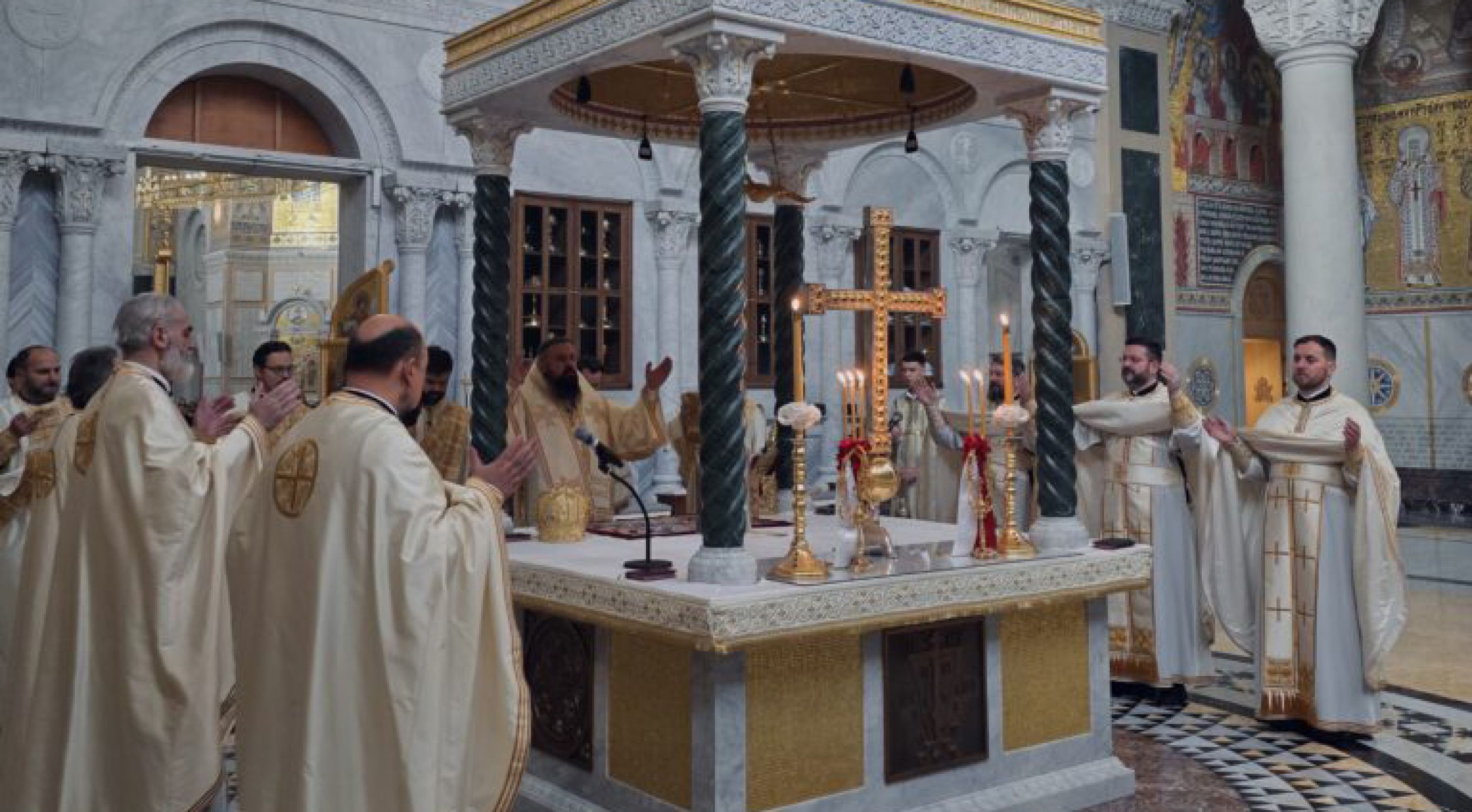 На Никољдан владика Сава богослужио у храму Светог Саве на Врачару