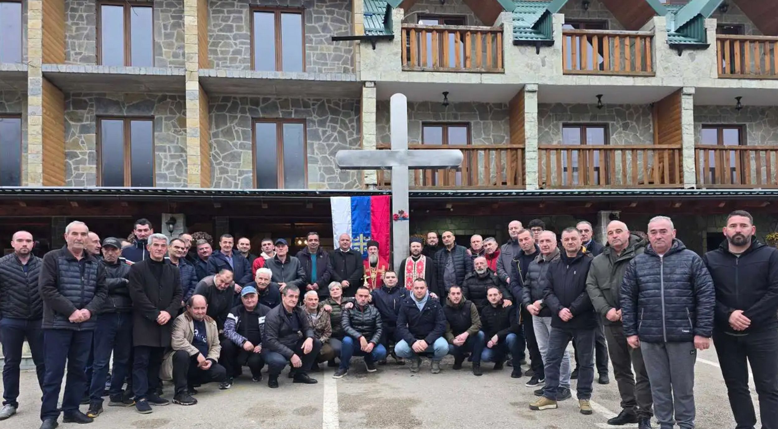 Ниче крст Господњи на врху Вујач изнад Таре