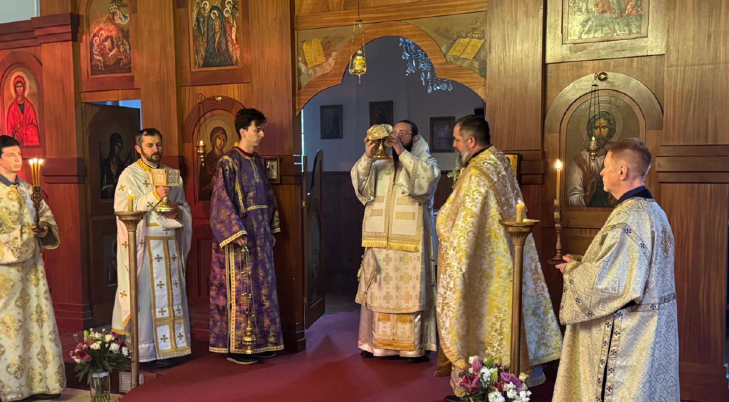 Владика Нектарије богослужио у Илингу