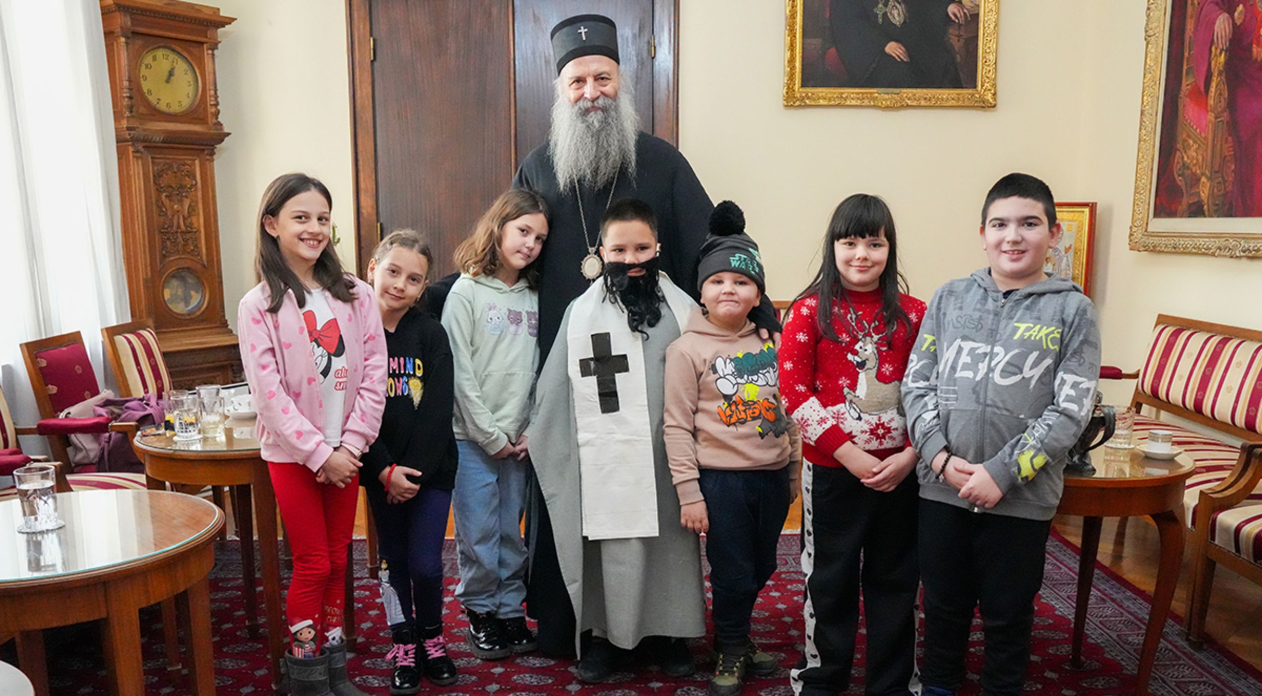 Патријарх Порфирије угостио малишане из Нових Козараца