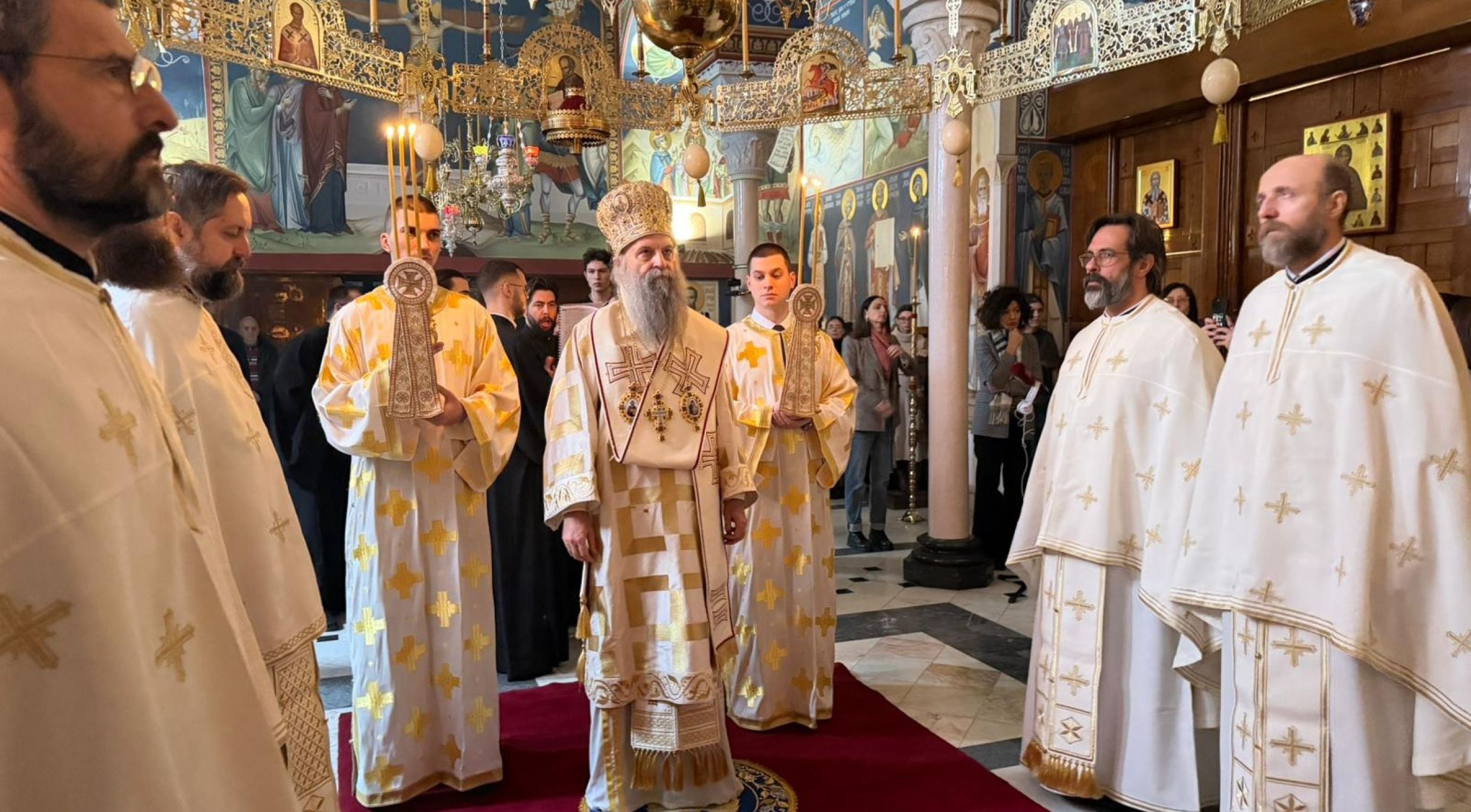 Патријарх Порфирије на Бадњи дан богослужио у параклису Богословског факултета