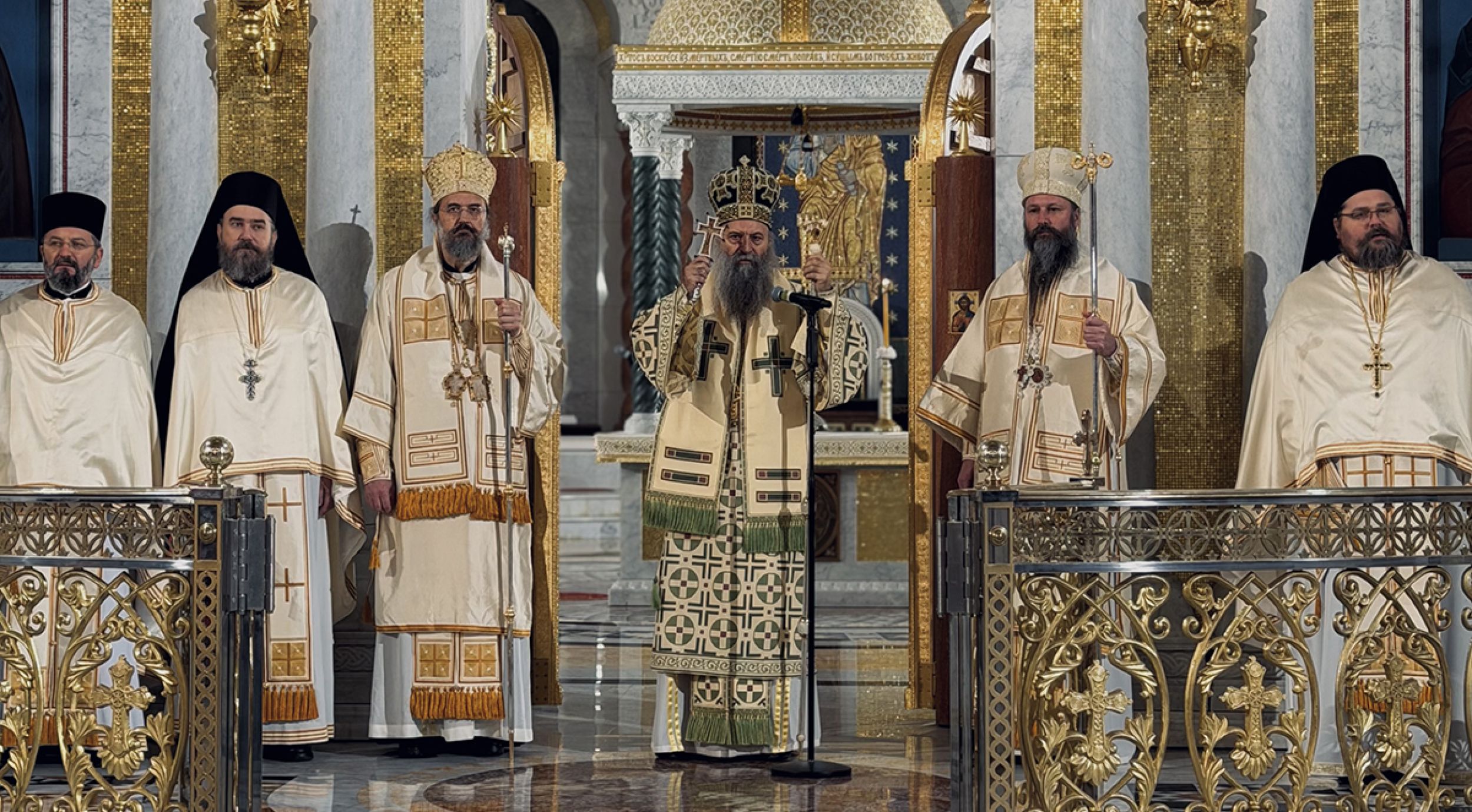 Патријарх Порфирије на Божић служио свету Литургију у храму Светог Саве