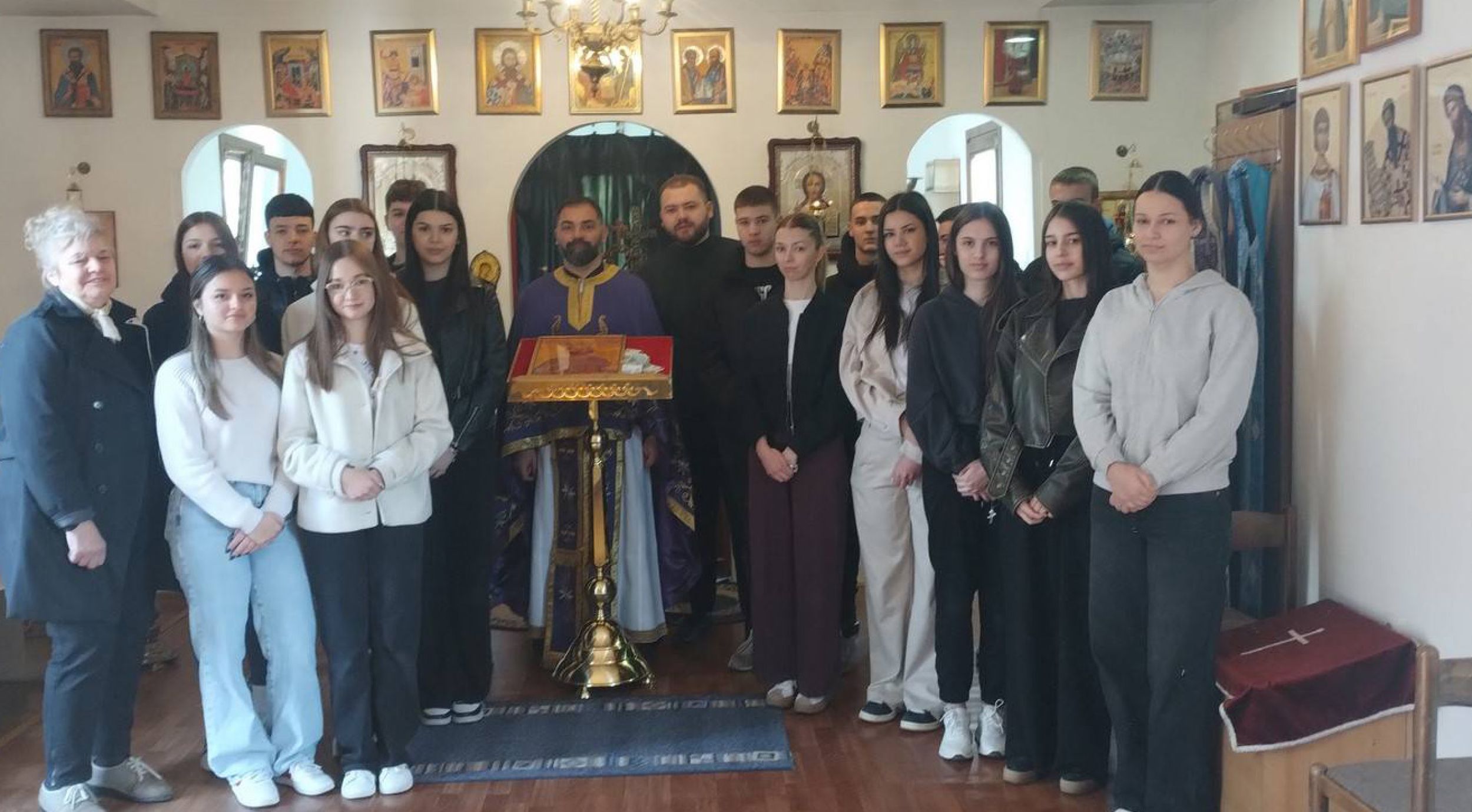 Шид: Ученици Гимназије „Сава Шумановић” учествовали у светој Литургију у цркви Светог великомученика Лазара