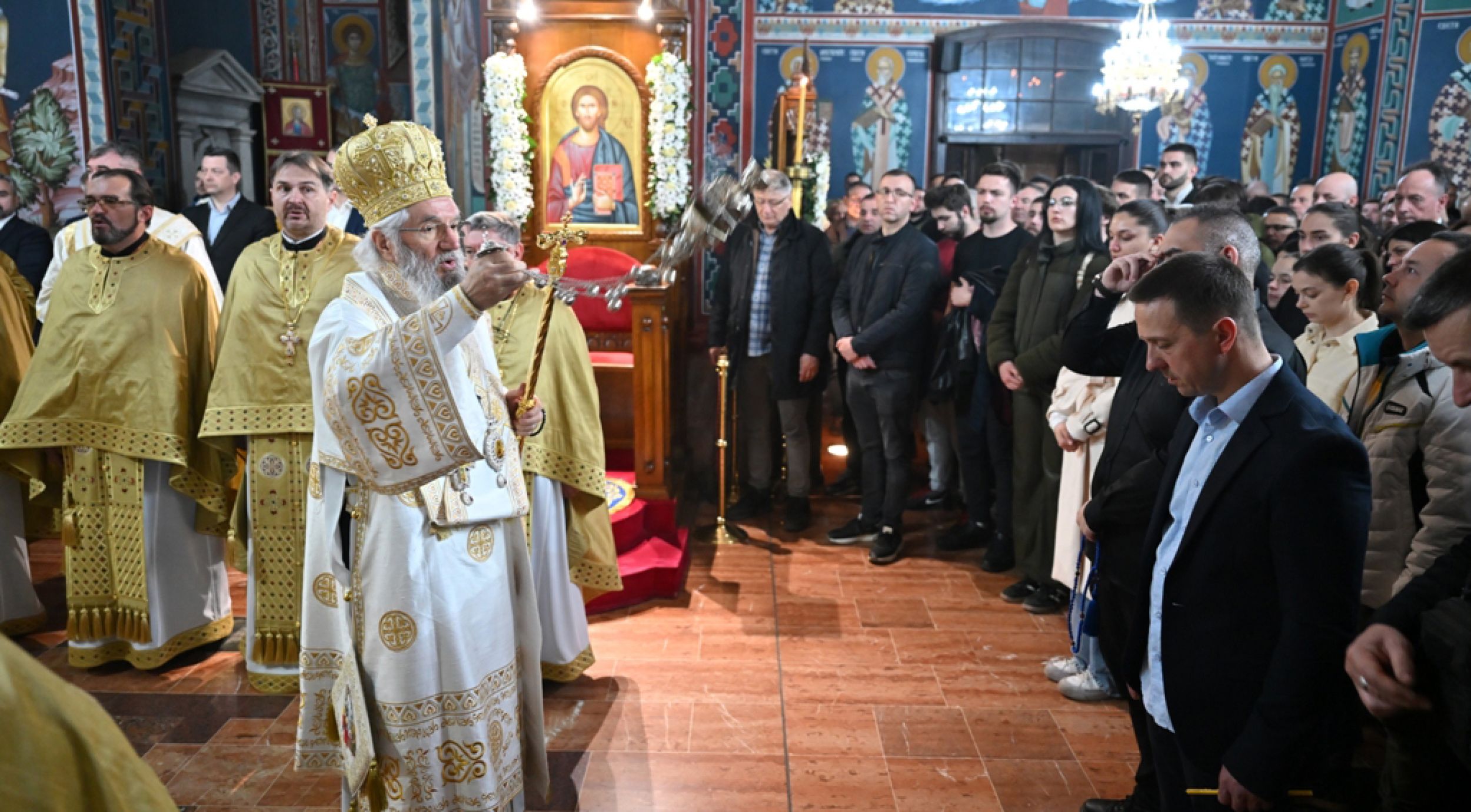 Крагујевац: Васкрсења је дан, просветимо се људи!